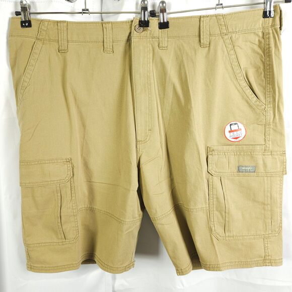 NWT Wrangler Men's 44 Beige Relaxed Fit Knee Length Tech Pocket Shorts - Picture 1 of 8